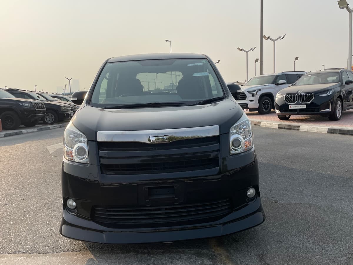 2009 TOYOTA Noah