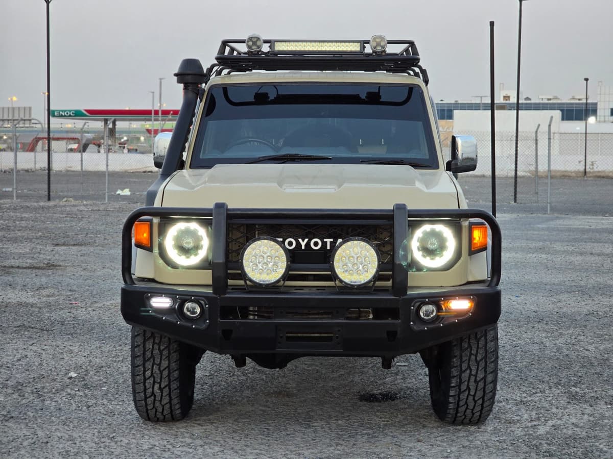 2017 TOYOTA Land Cruiser